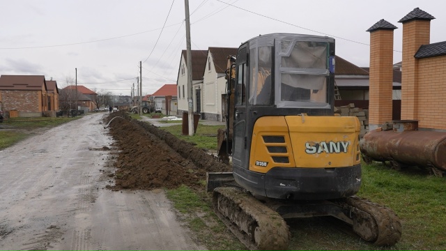 В поселке Исаева началось строительство нового водопровода